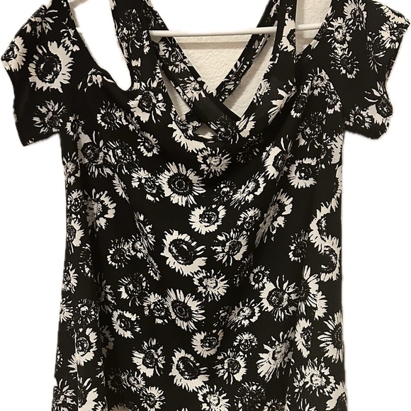 Women’s Blouse - Picture 6 of 8